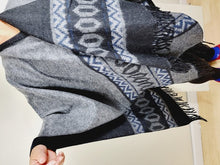 Load image into Gallery viewer, Women's Cozy Shawl