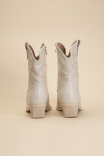 Load image into Gallery viewer, Willa-1 Western Boots
