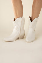 Load image into Gallery viewer, Willa-1 Western Boots
