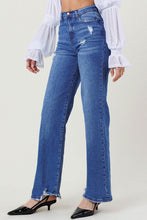 Load image into Gallery viewer, Wide Leg Distressed Jeans
