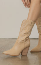 Load image into Gallery viewer, Emersyn - Starburst Embroidery Boots
