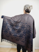 Load image into Gallery viewer, Women&#39;s Cozy Shawl
