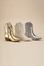 Load image into Gallery viewer, Willa-1 Western Boots
