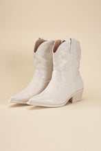 Load image into Gallery viewer, Willa-1 Western Boots
