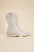 Load image into Gallery viewer, Willa-1 Western Boots
