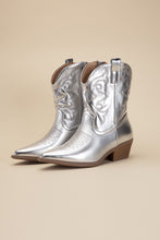 Load image into Gallery viewer, Willa-1 Western Boots
