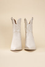 Load image into Gallery viewer, Willa-1 Western Boots
